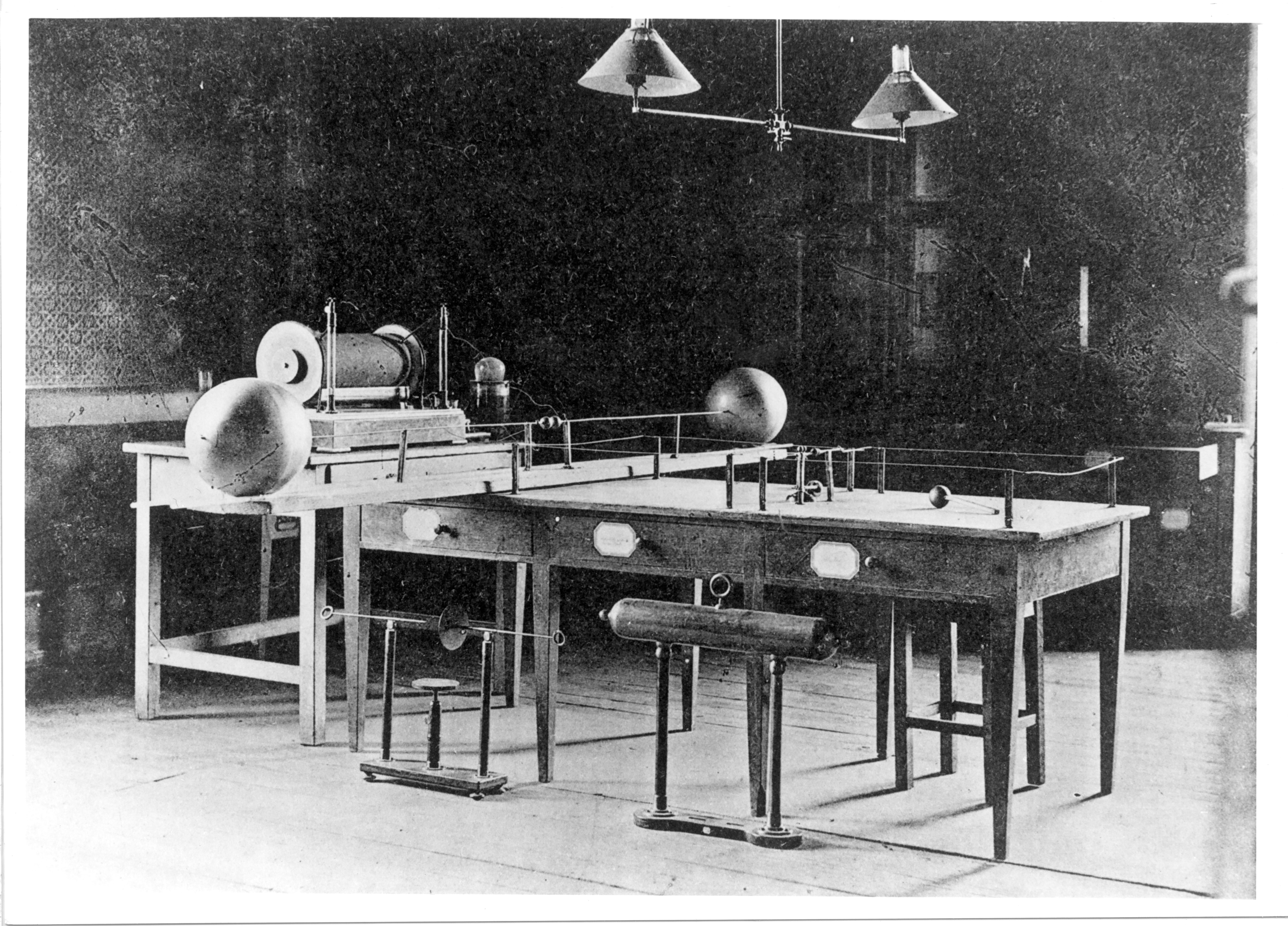 Auszeichnung fuer Heinrich Hertz Hoersaal als Historische Staette